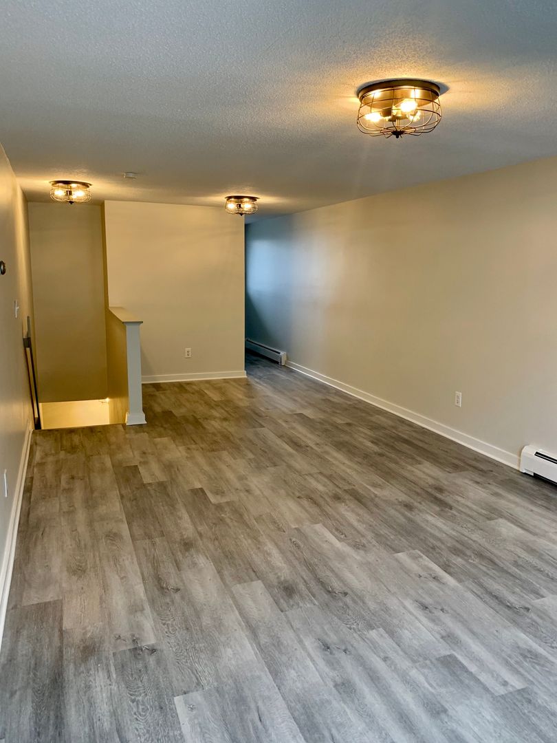 Mystic Apartment: 14 Steamboat Wharf