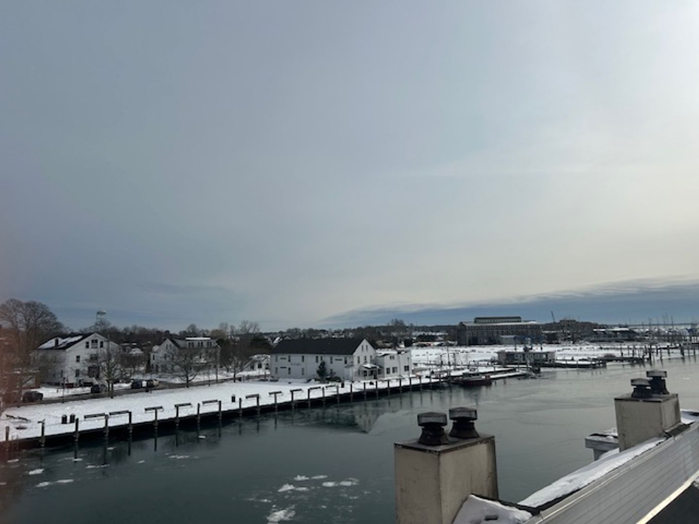 Mystic Apartment: 75 Steamboat Wharf