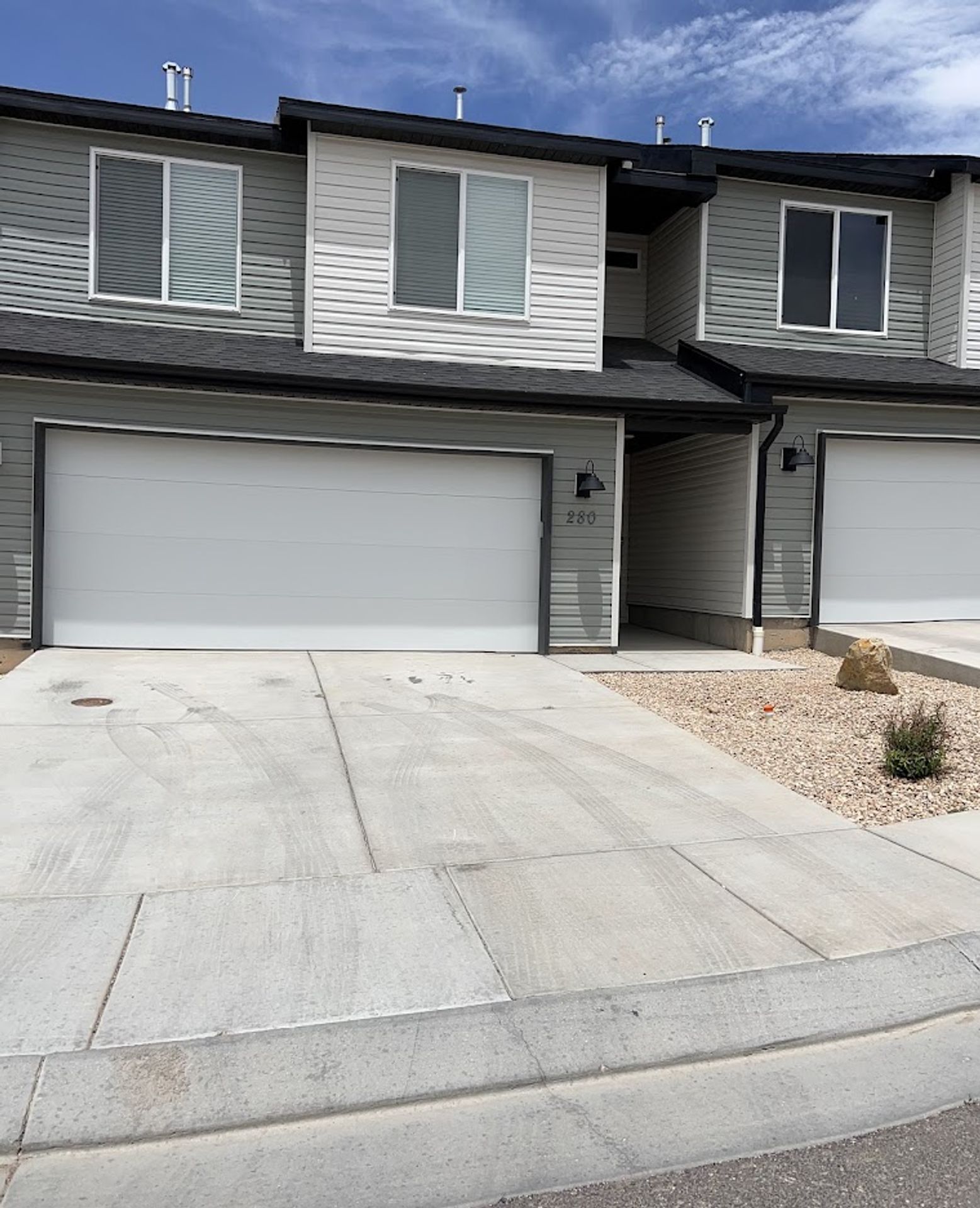 Beautifully Furnished 4 bedroom 2.5 Bath!