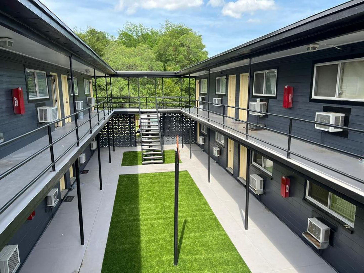 Jacksonville Apartment: 5824 Justina Ct & 3273 Justina Rd-4