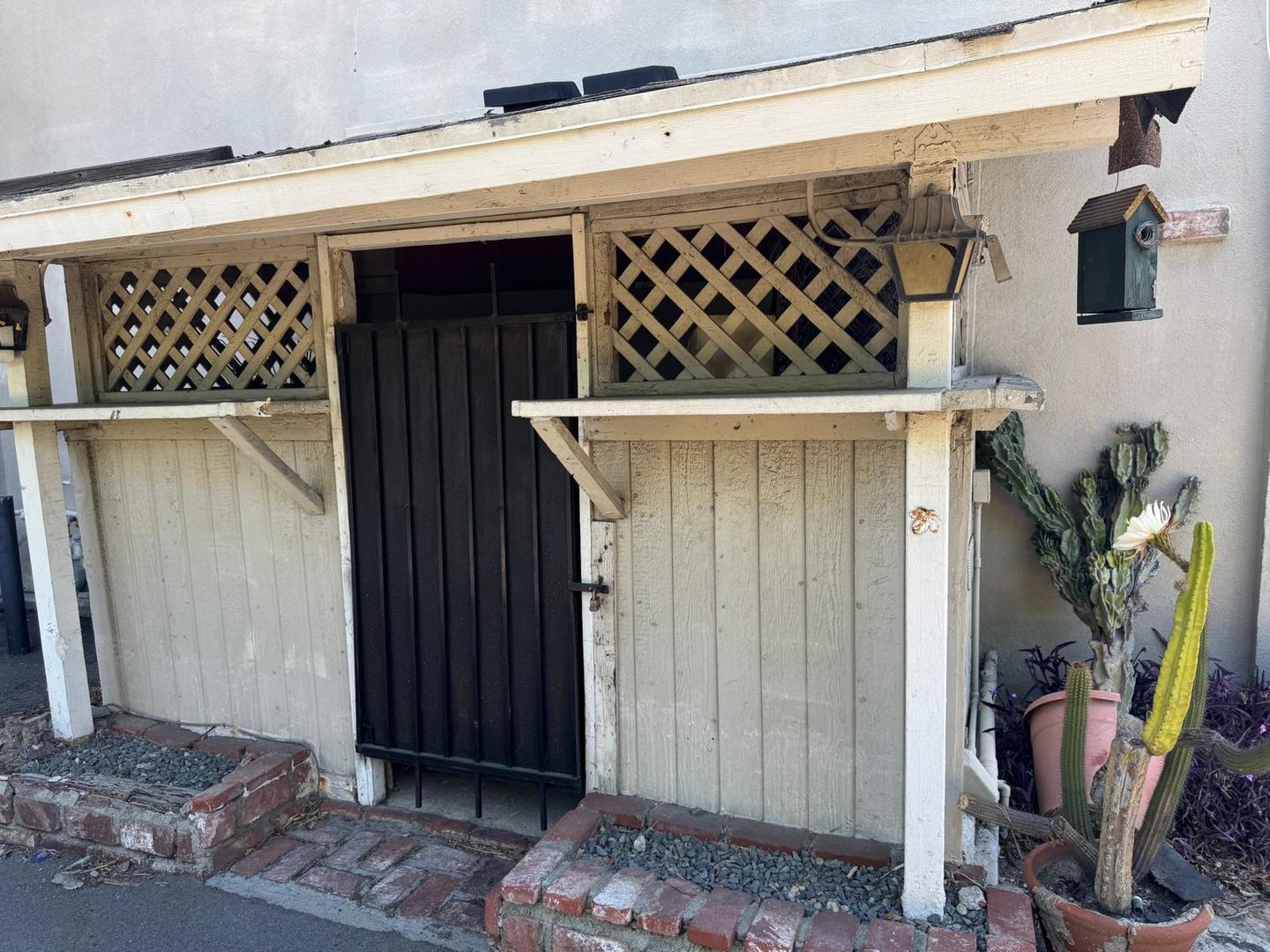 Ontario Apartment: 5351 Maitland