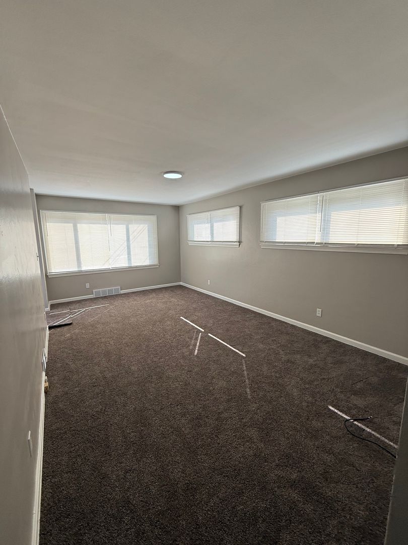 Yougnstown House: 3232 Meredyth Lane