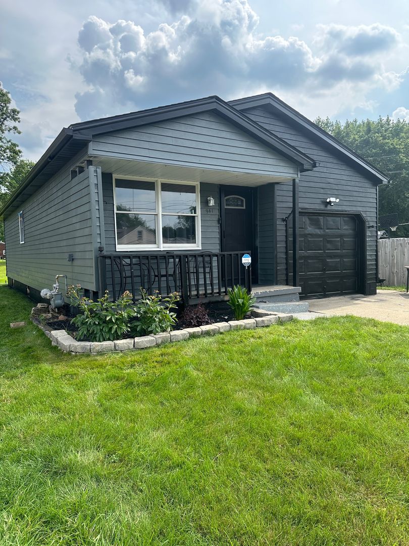 Boardman House: 941 Moyer