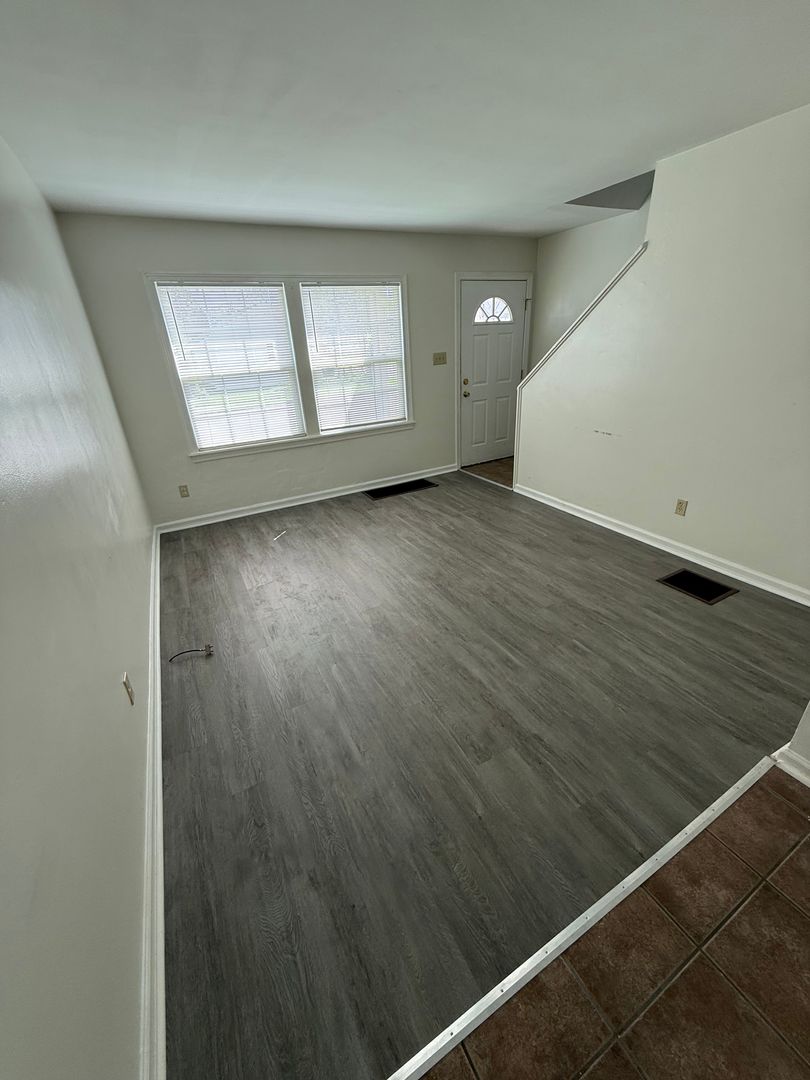 Hubbard Apartment: 112 W. Park Ave.