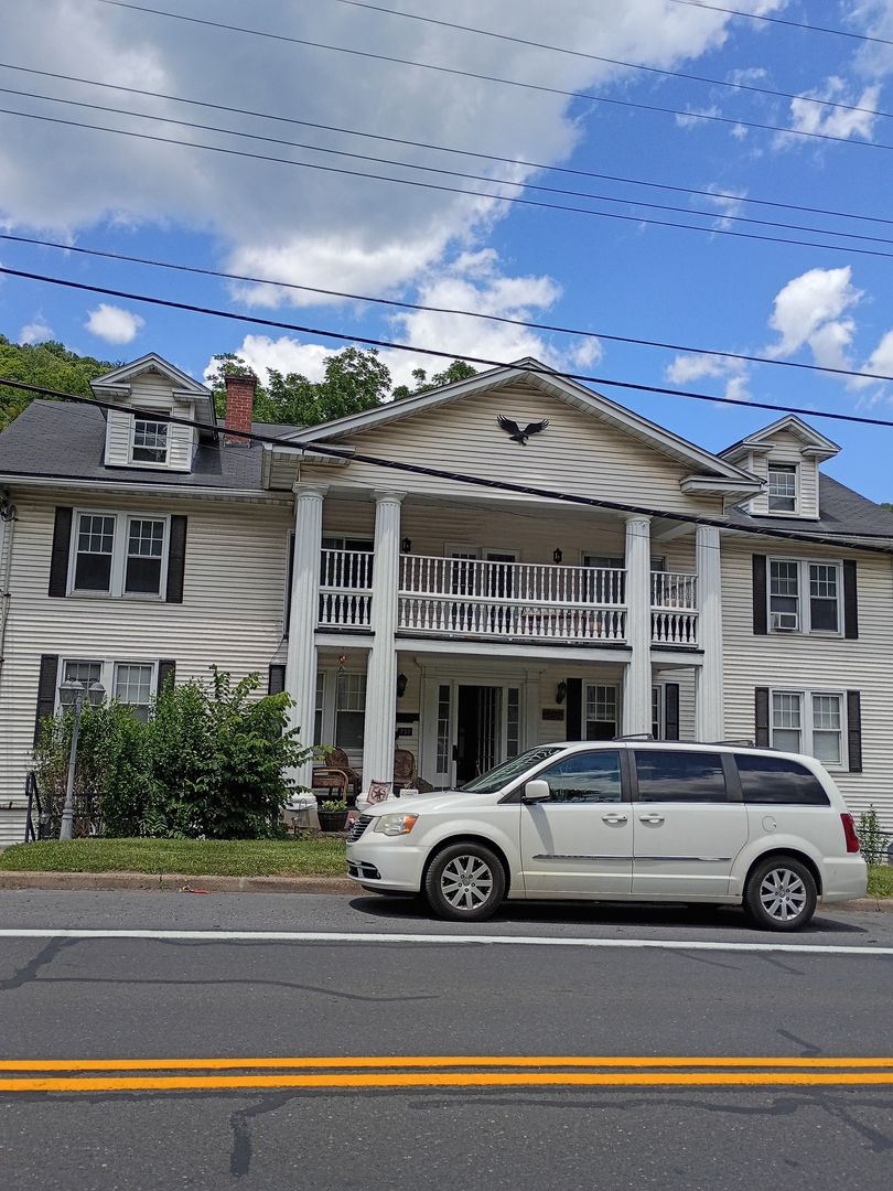 Cumberland Apartment: 237  National Hwy
