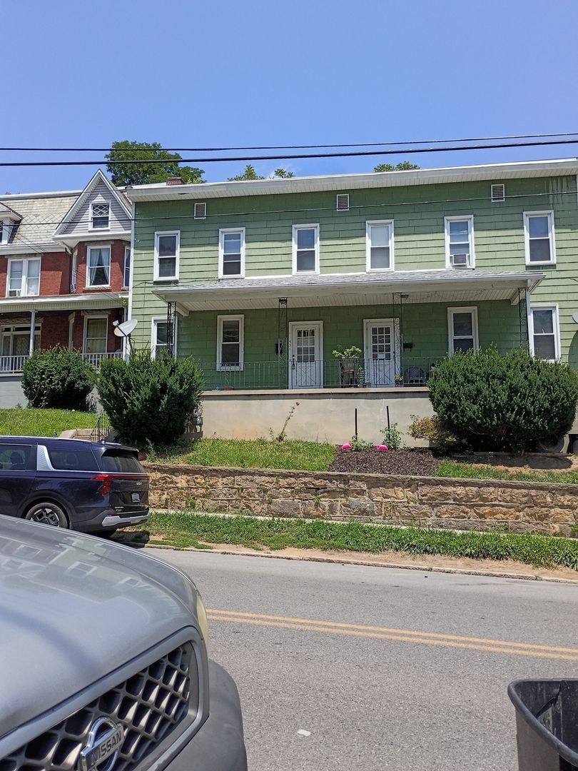 Cumberland Apartment: 529 - 531 Greene St
