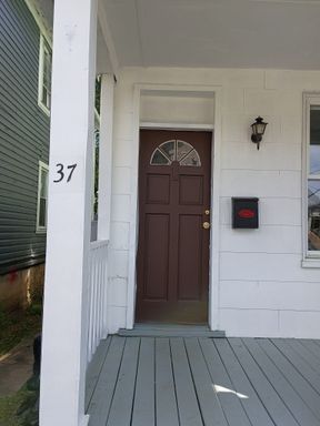 3 BR/1 Bath duplex in South Cumberland neighborhood