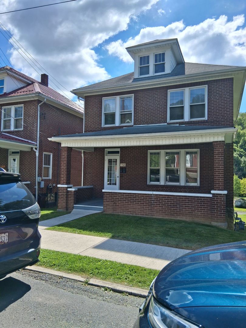CUMBERLAND Apartment: 713 Lincoln