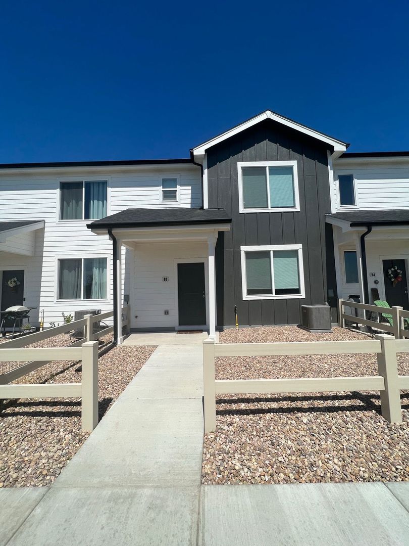 Ault House: 260 Pawnee Rd. #B3