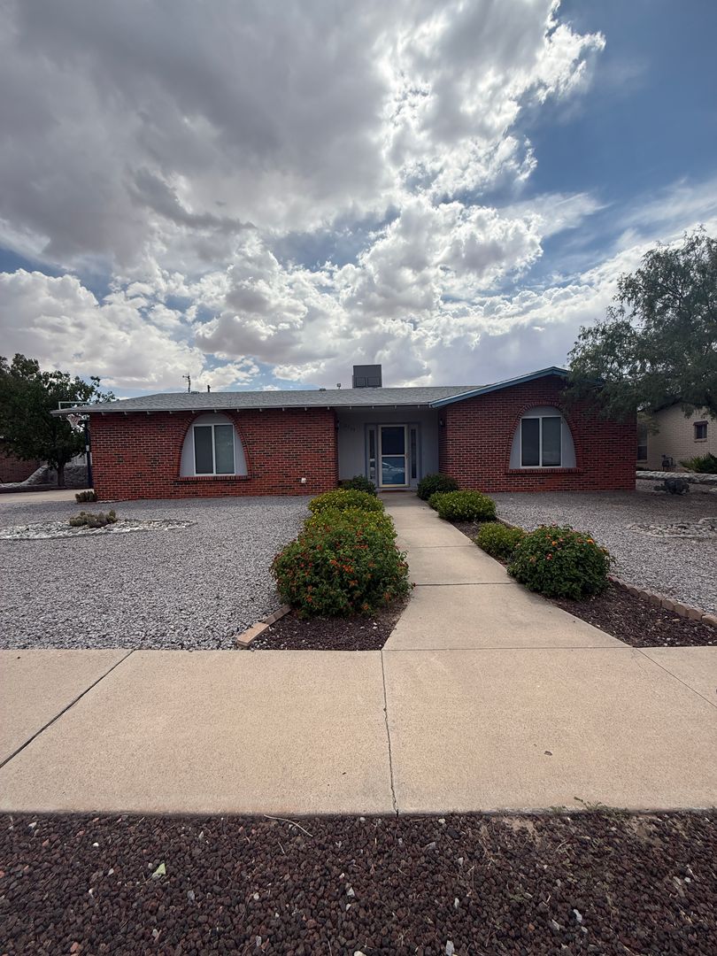 Las Cruces House: 2719 Topley Ave.