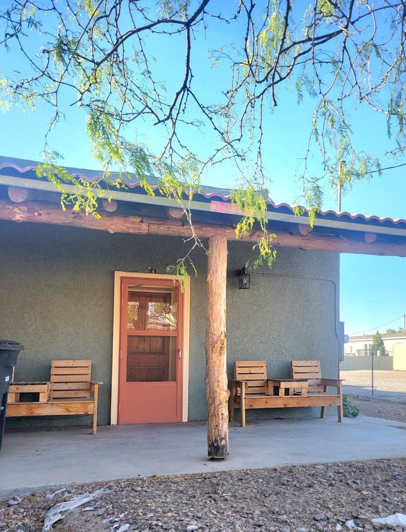La Mesa Apartment: 393 E. San Miguel