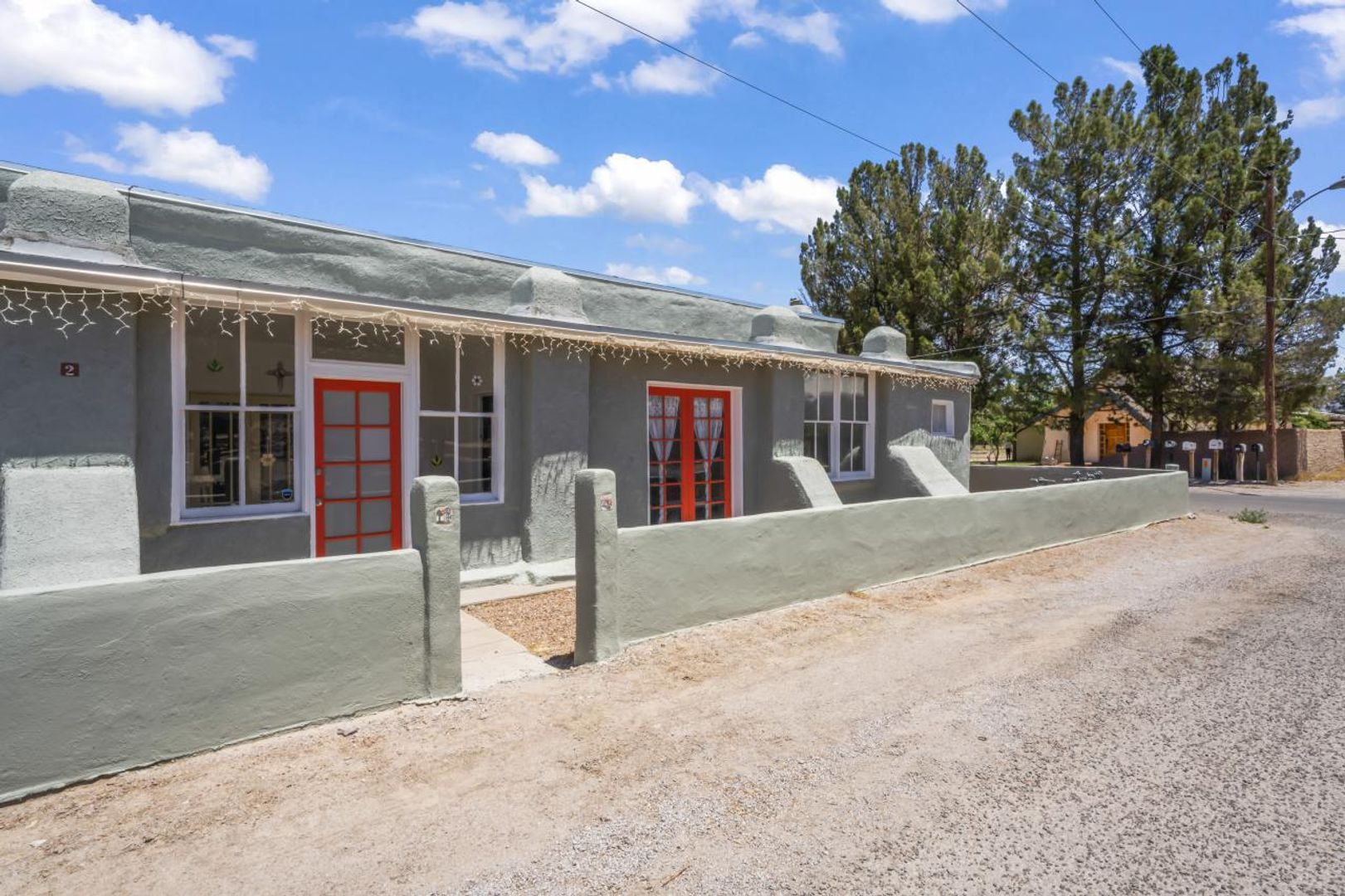 La Mesa Apartment: 393 E. San Miguel