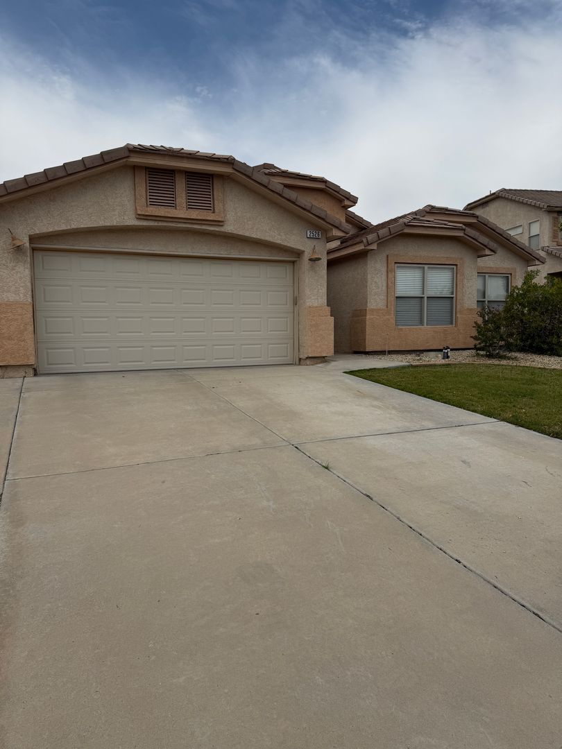 Las Cruces House: 2526 Tuscan Hills Ln.