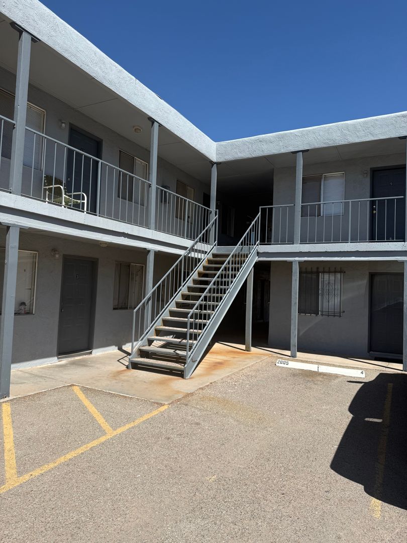 Las Cruces Apartment: 2805 E. Idaho Ave.