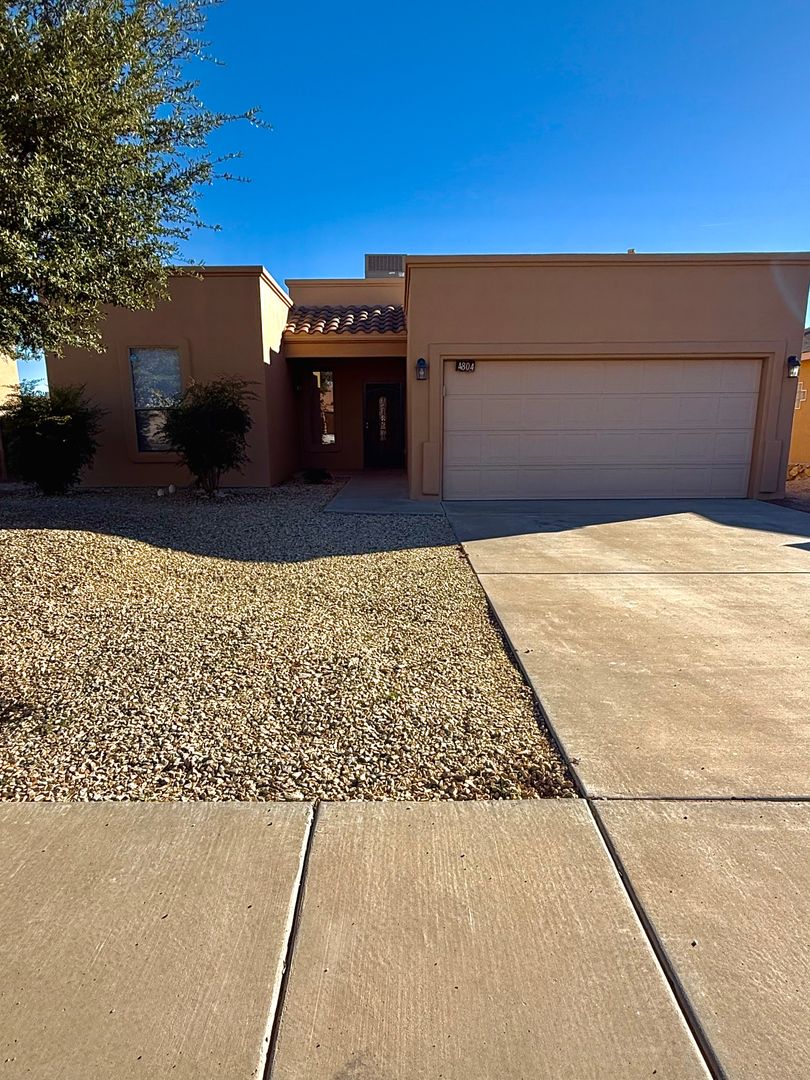 Las Cruces House: 4804 Camino dos Vidas