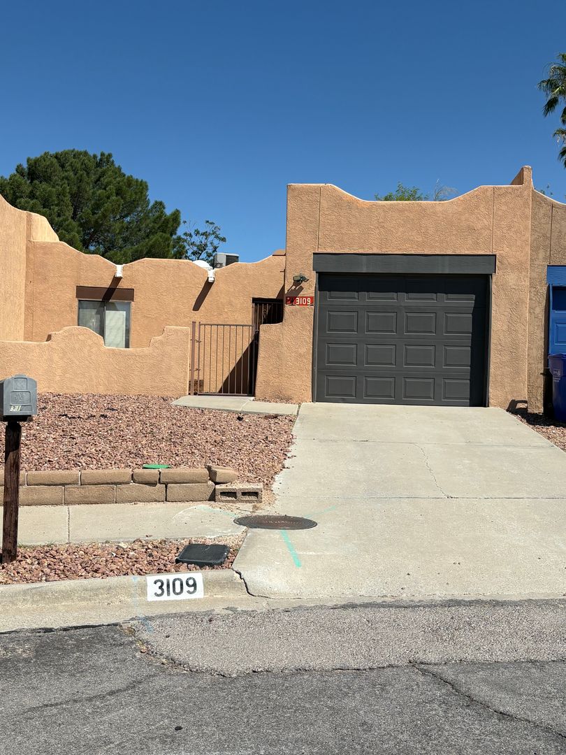 Las Cruces Townhome: 3109 Las Placitas