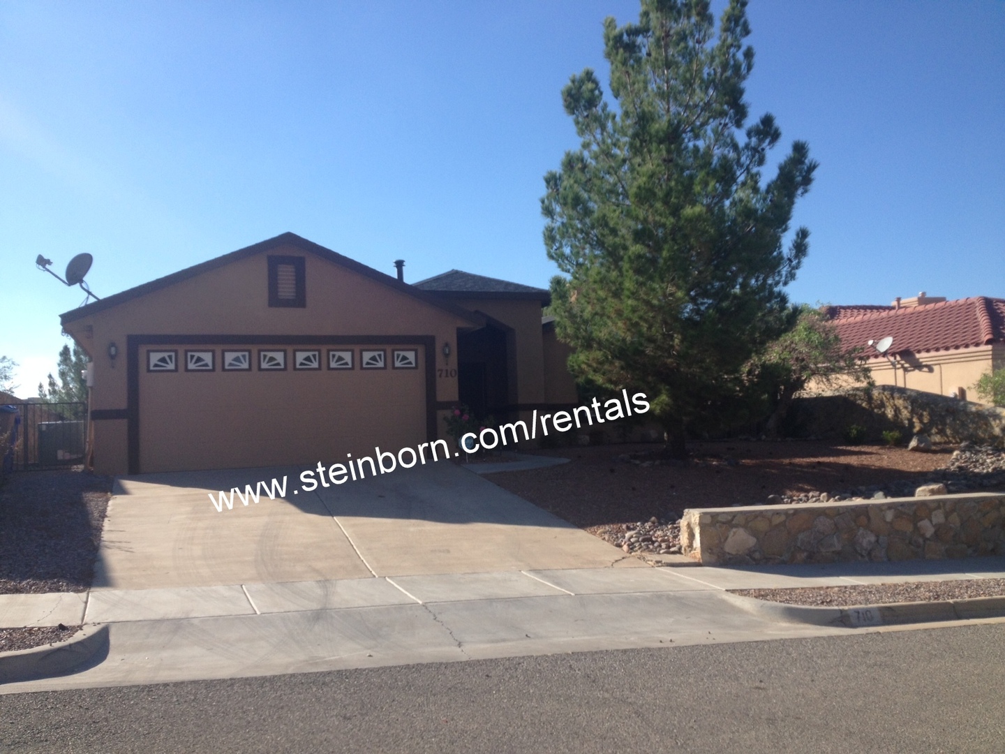Las Cruces House: 710 Canyon Point Rd.
