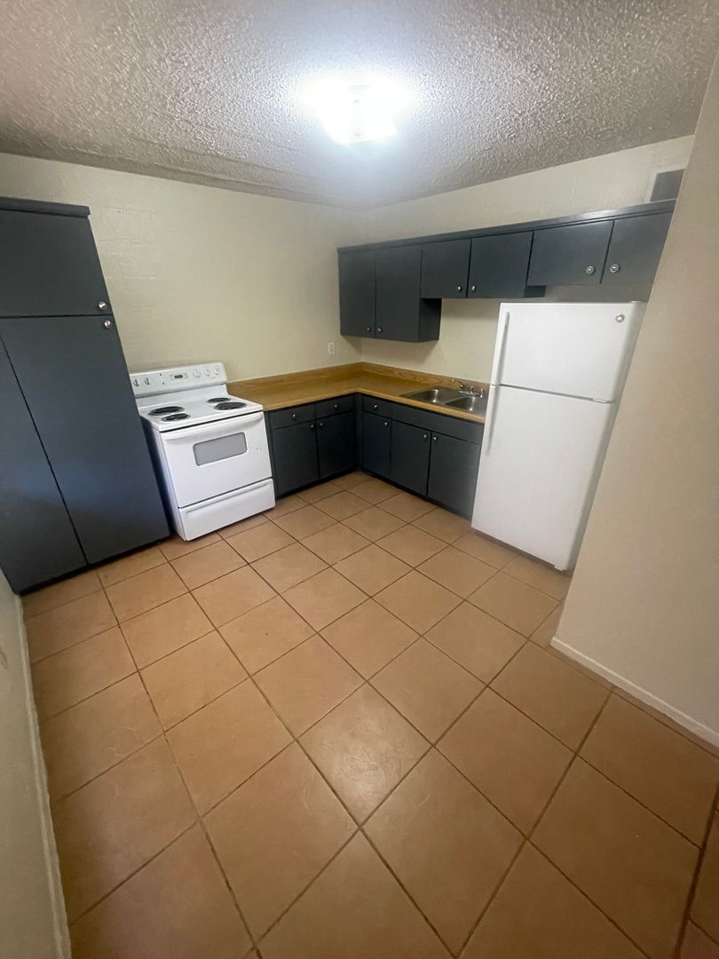 Las Cruces Apartment: 1555 Monte Vista Ave.