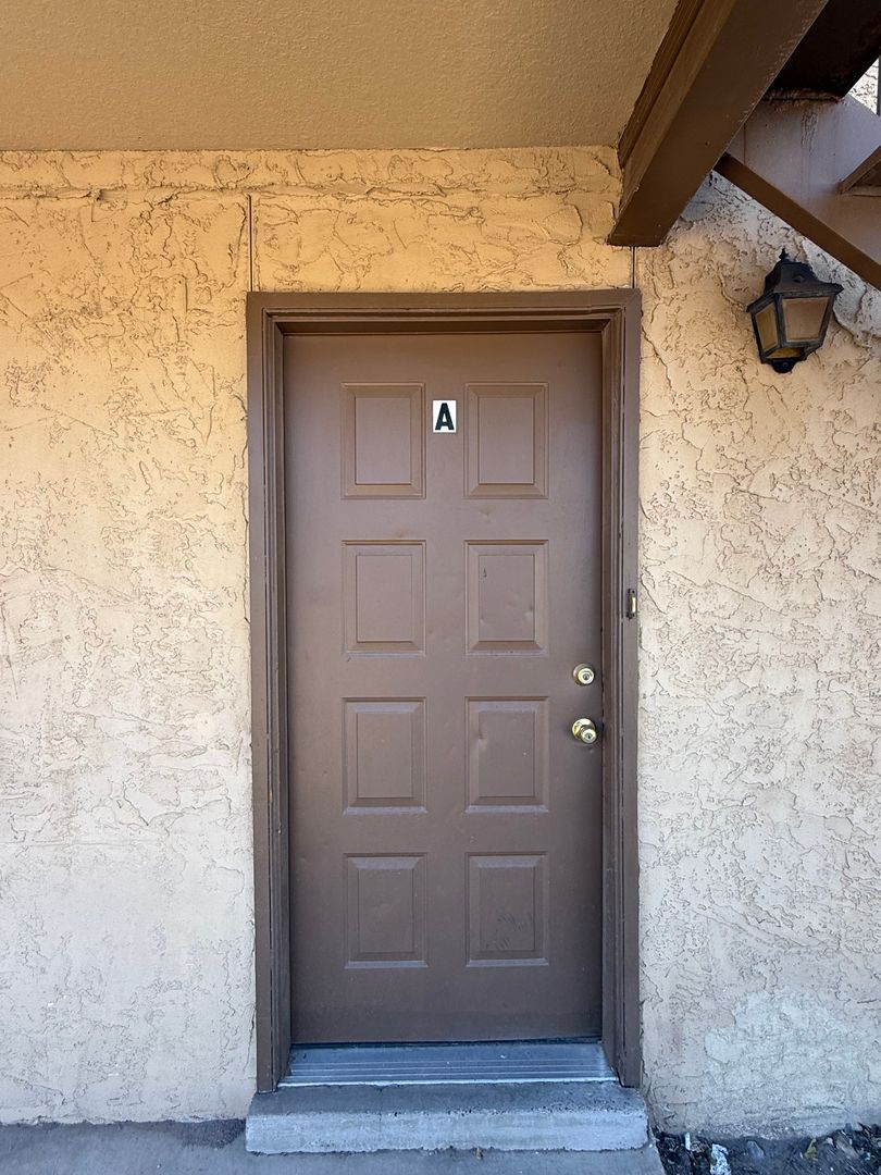 Las Cruces Apartment: 1270 Plain St.