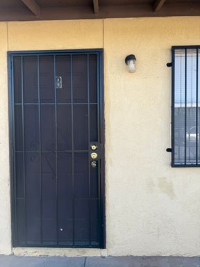 2 Bedroom, 1 Bath Unit Available Now!