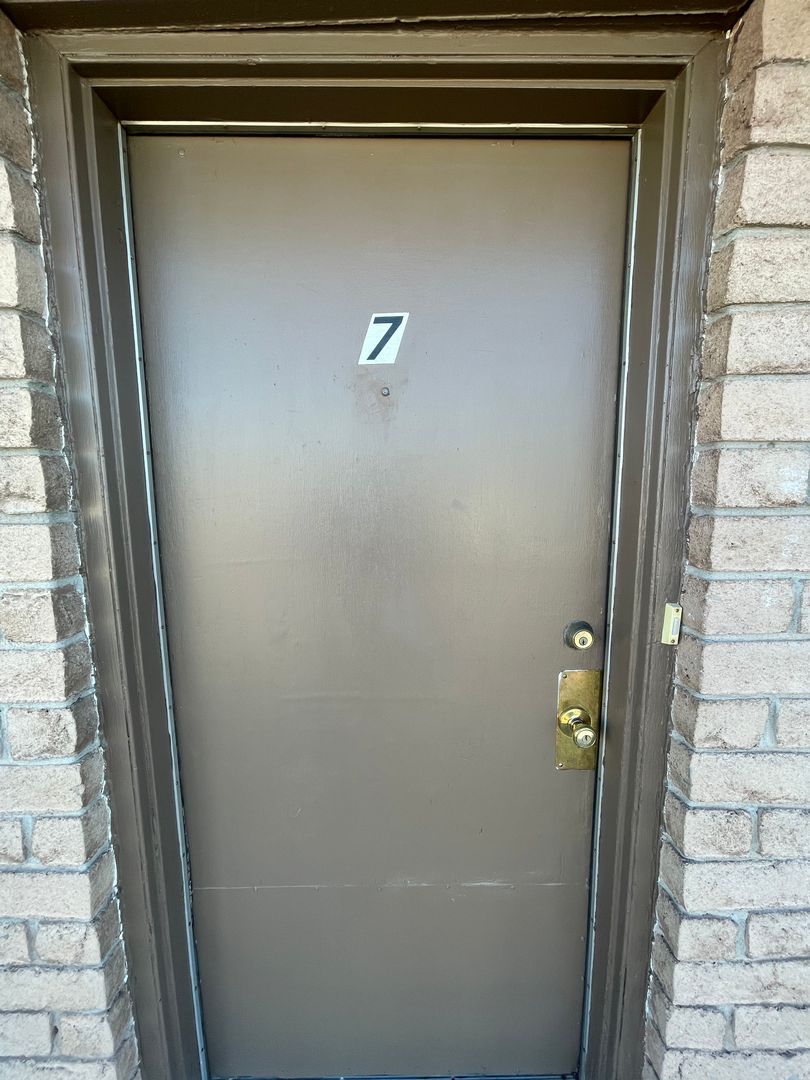 Las Cruces Apartment: 2205 College St.