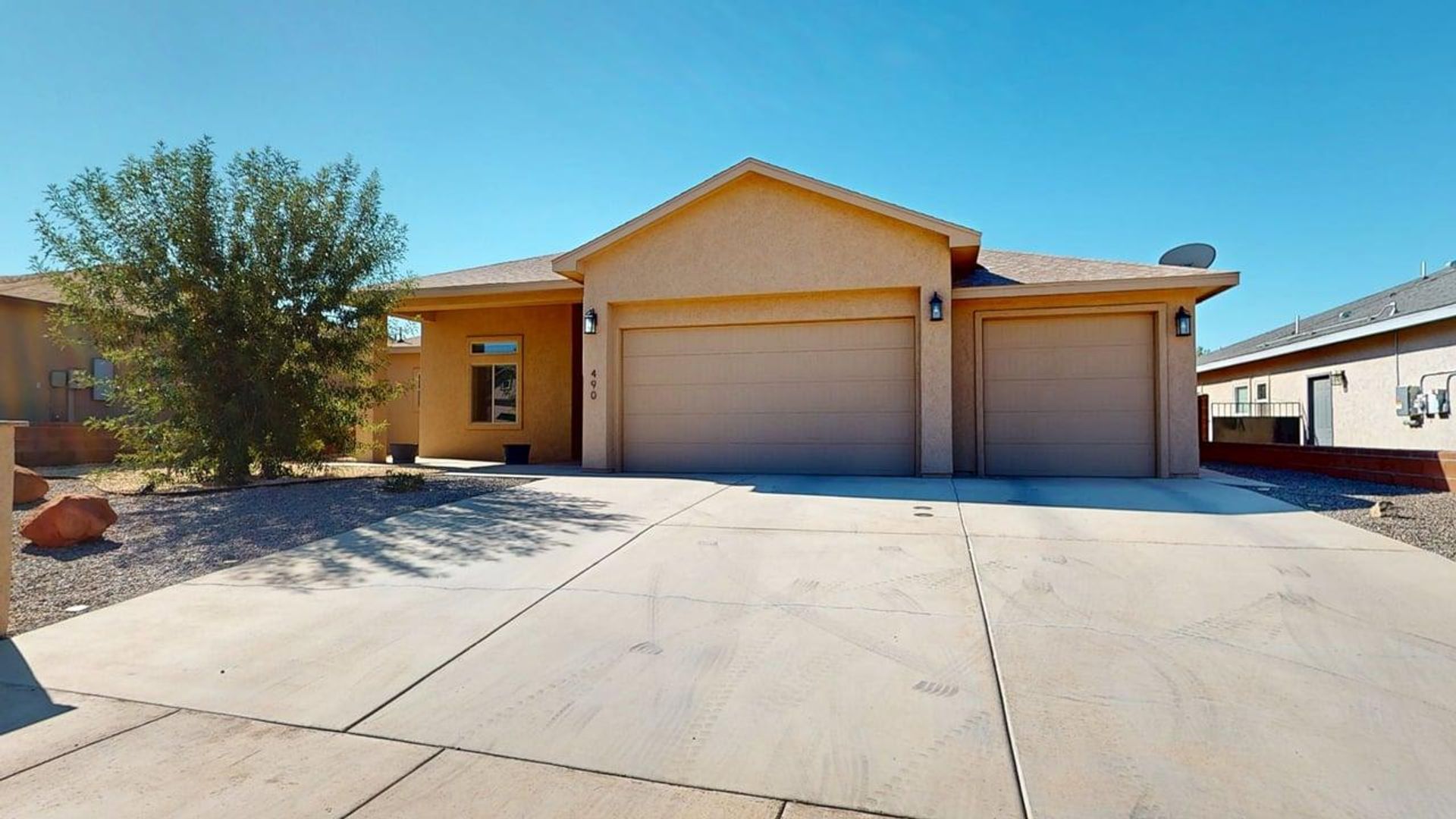 Alamogordo House: 490 Montecito Drive