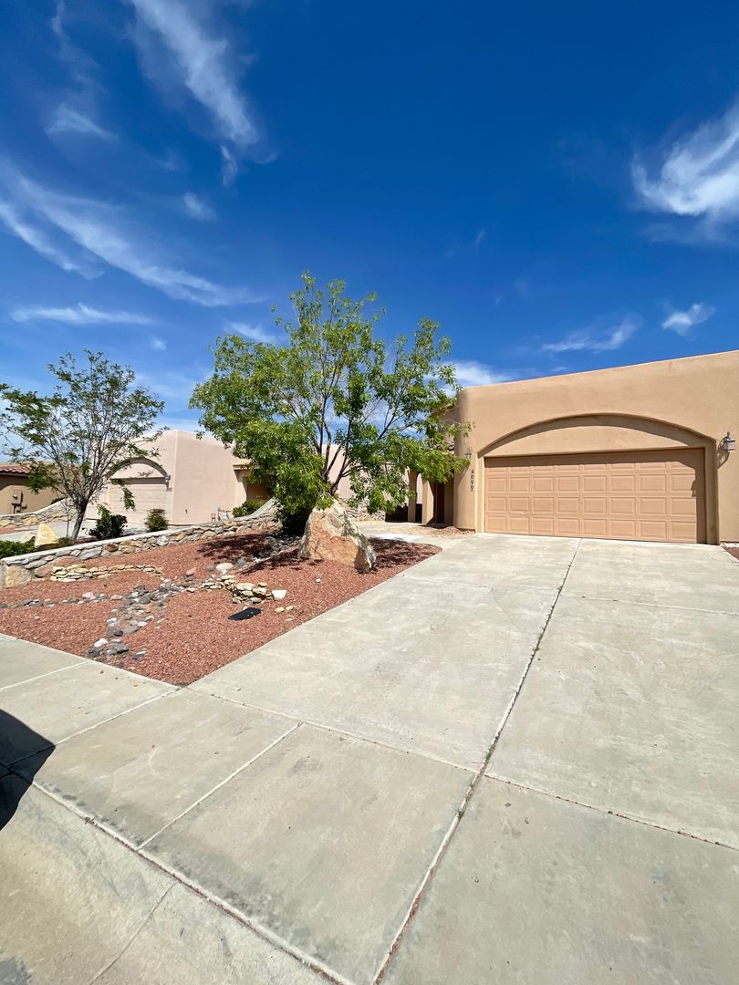 Las Cruces House: 4099 Bella Sierra Ct.