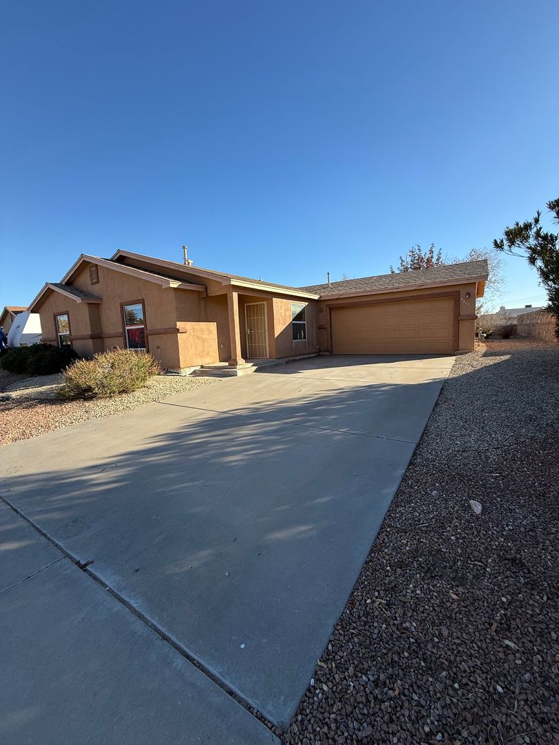 Las Cruces House: 4864 Camino Dos Vidas