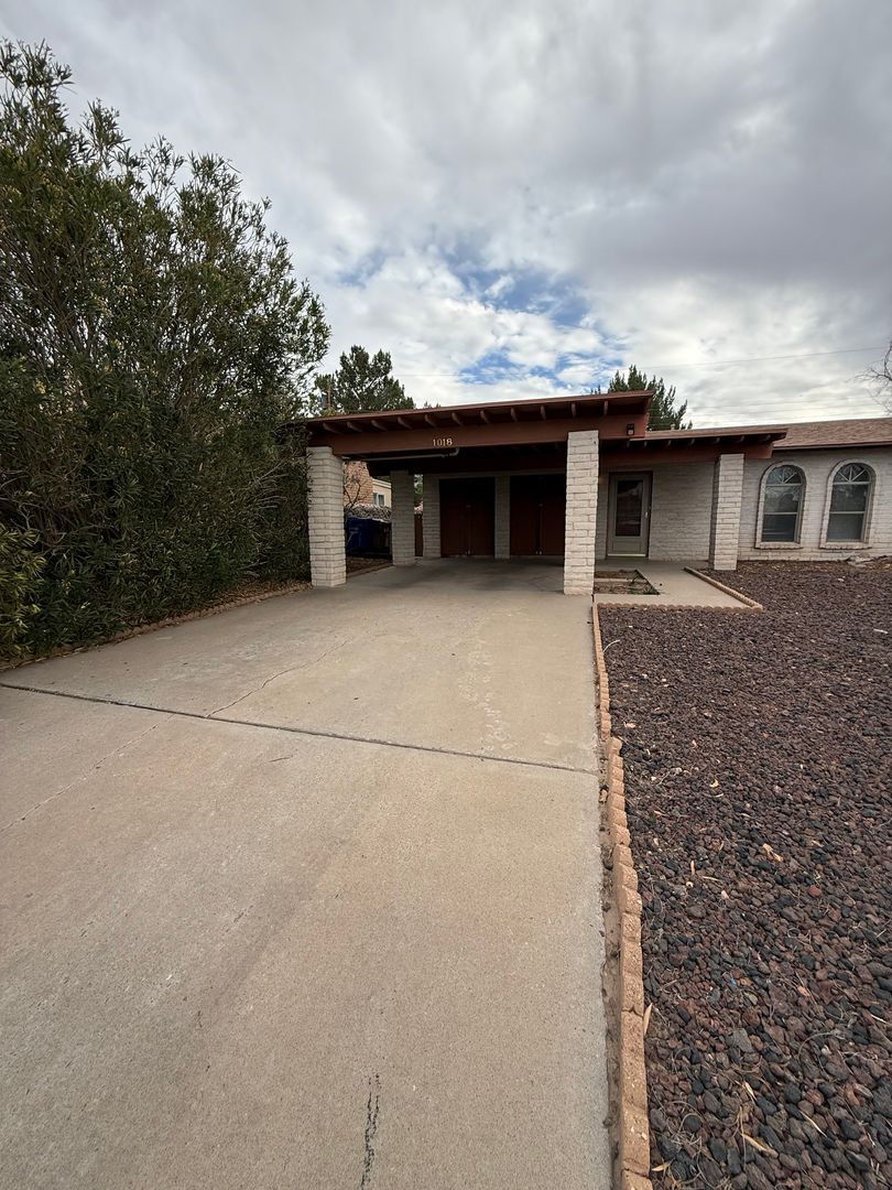 Las Cruces House: 1018 Glendale Dr.
