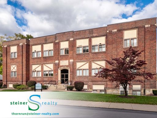 Spacious 2-Bedroom in Historic School in Coraopolis!