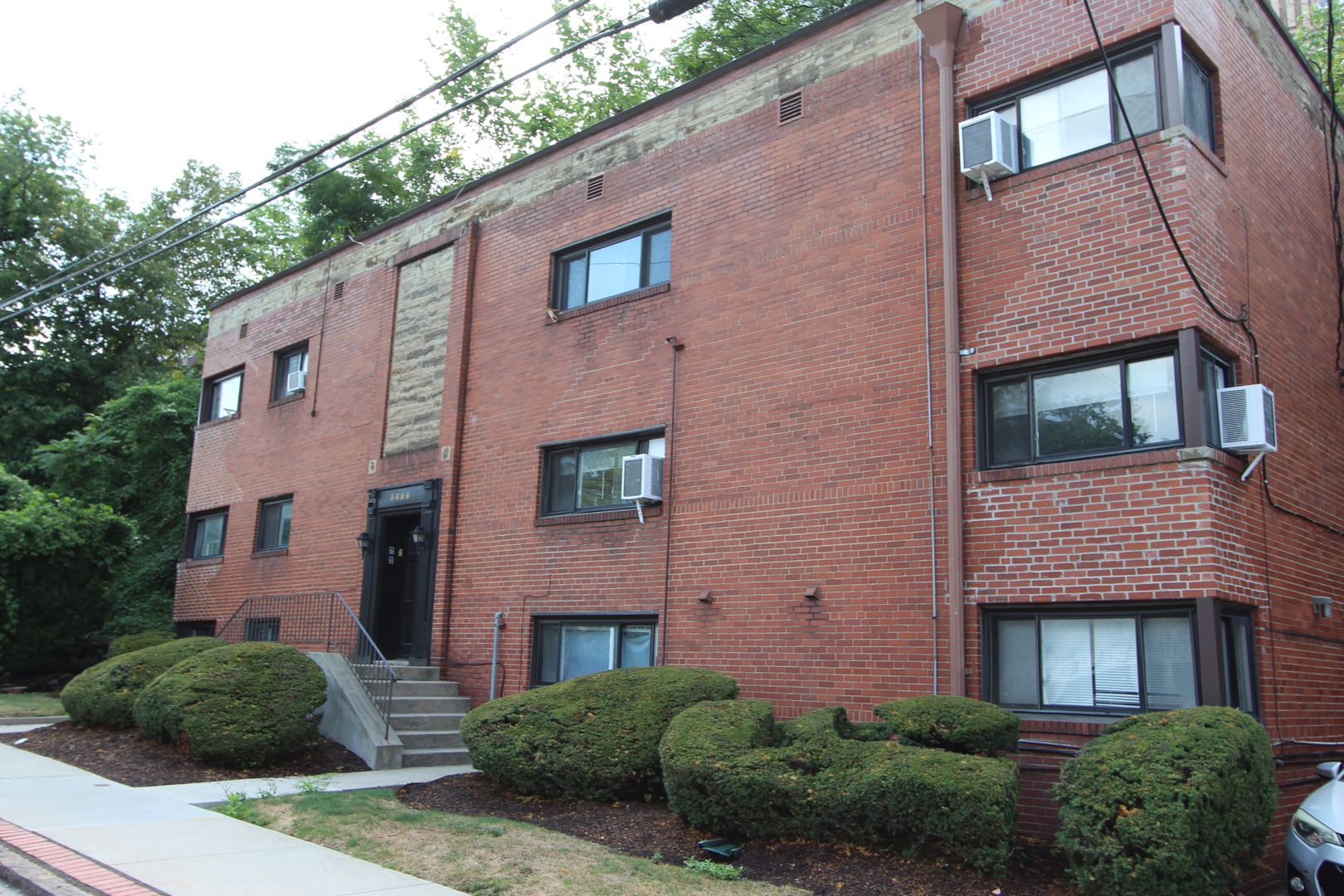 Pittsburgh Apartment: 5686 Forward Avenue