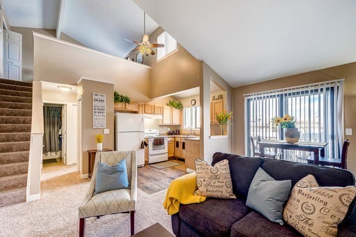 2 BR (1 BR with Loft/Office) vaulted ceilings, DW, Balcony, 10 minute walk to Old Town!