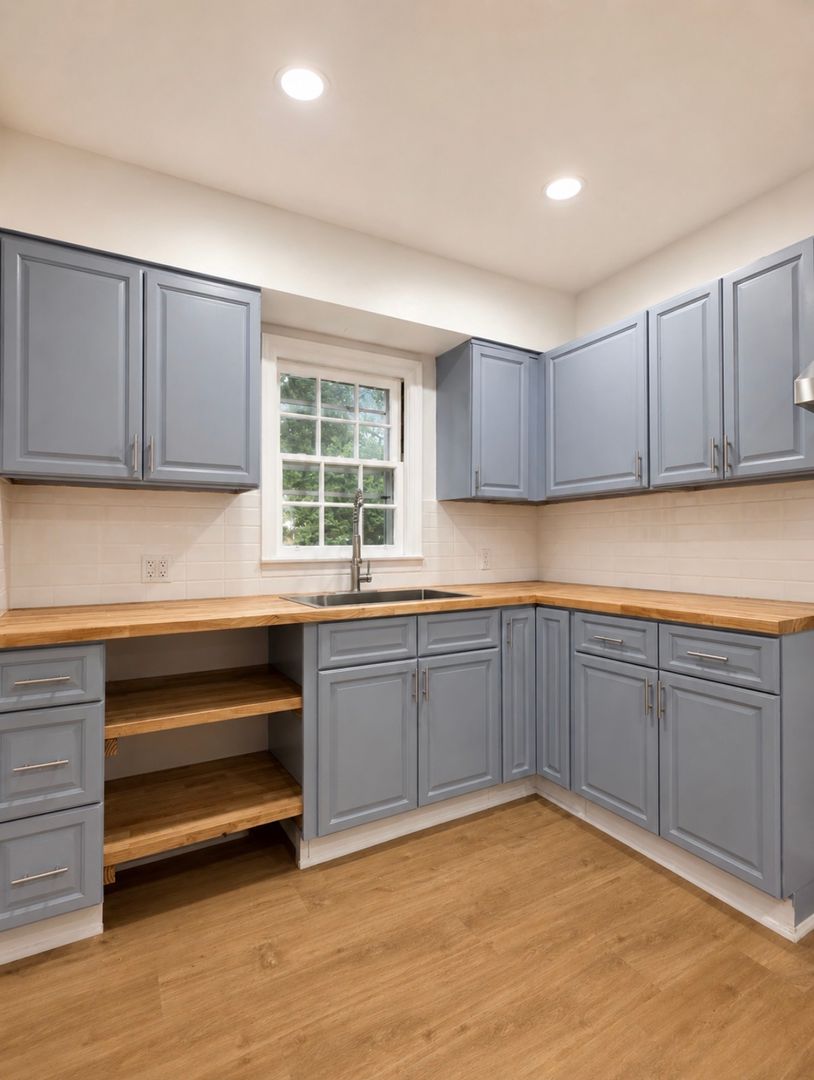 Montgomery House: 3556 N Wareingwood Dr