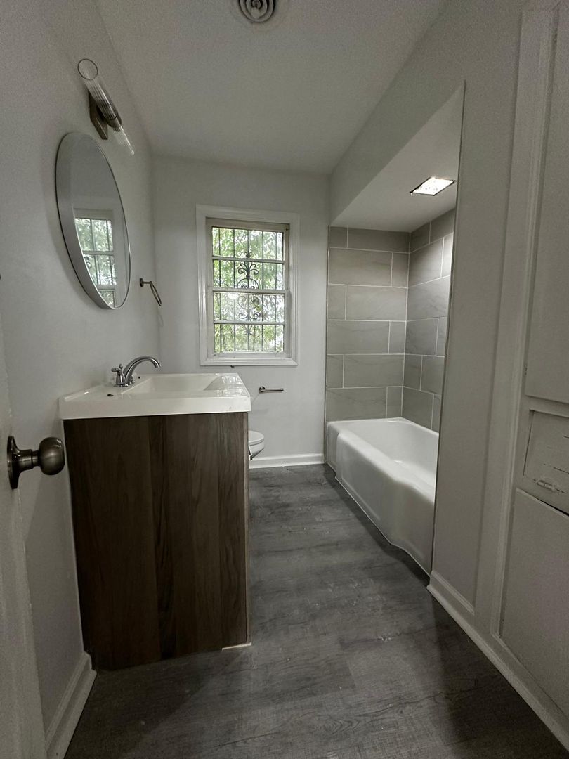 Montgomery House: 76 South Haardt Drive