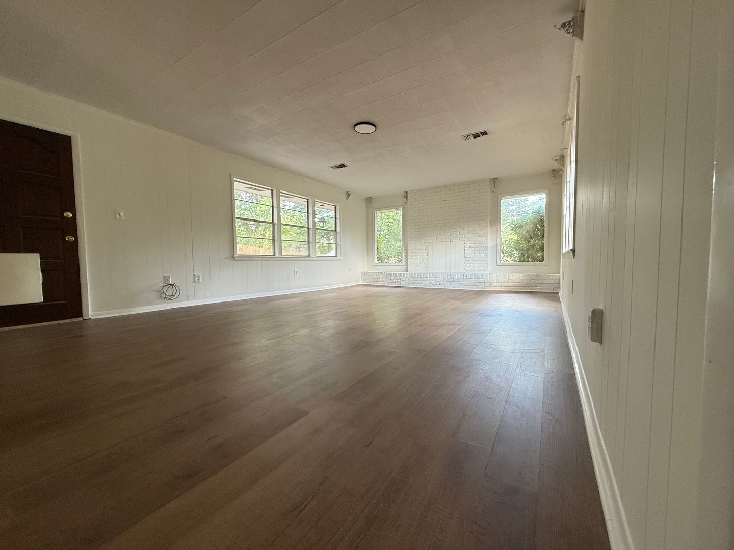 Montgomery House: 1821 Grove Hill Lane