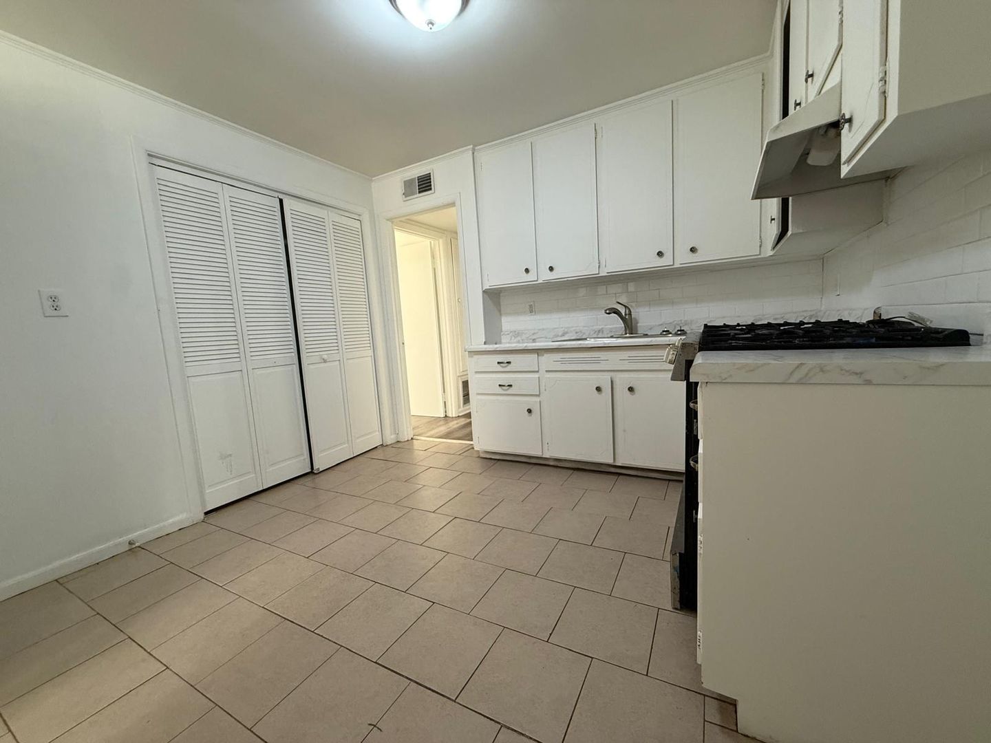 Montgomery House: 426 Brookview Drive