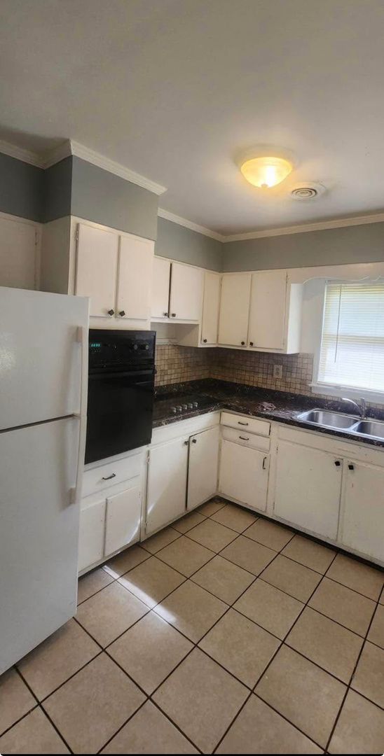 Montgomery House: 1707 Hill Hedge Dr.