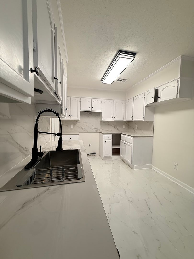 Montgomery House: 723 Dunbarton Rd