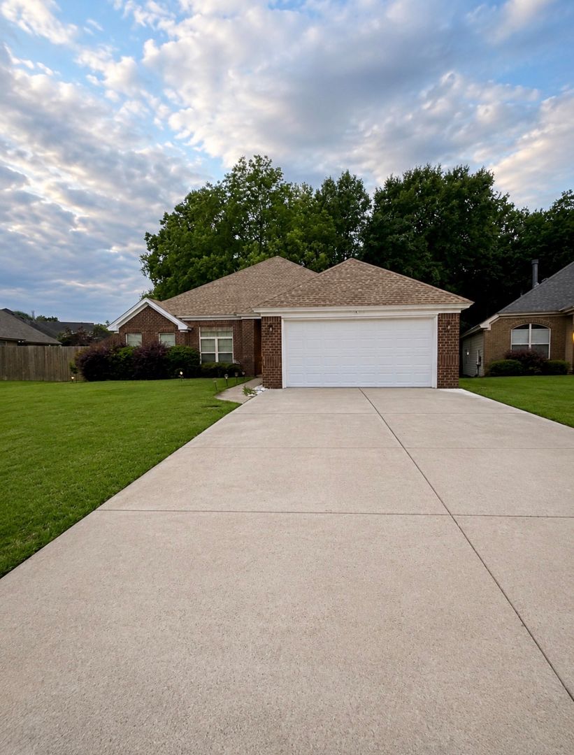 Montgomery House: 705 Evanwood Dr