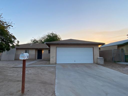 4 BEDROOM HOME ON LARGE LOT – photo 1