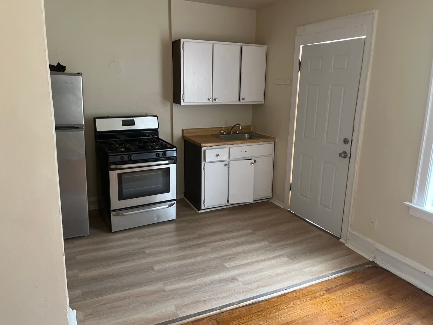 Chicago Apartment: 7027-7033 S Indiana Ave