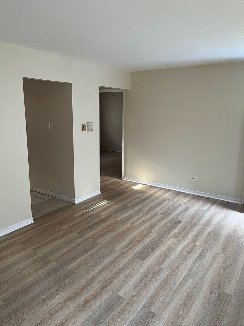 Chicago Apartment: 8029 S Dobson Ave