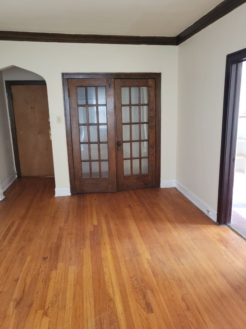 Chicago Apartment: 6315 S California Ave