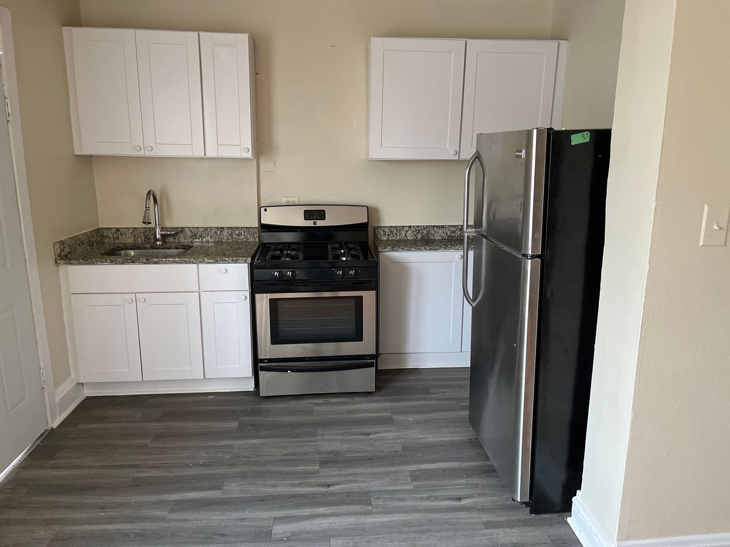 Chicago Apartment: 7027-7033 S Indiana Ave