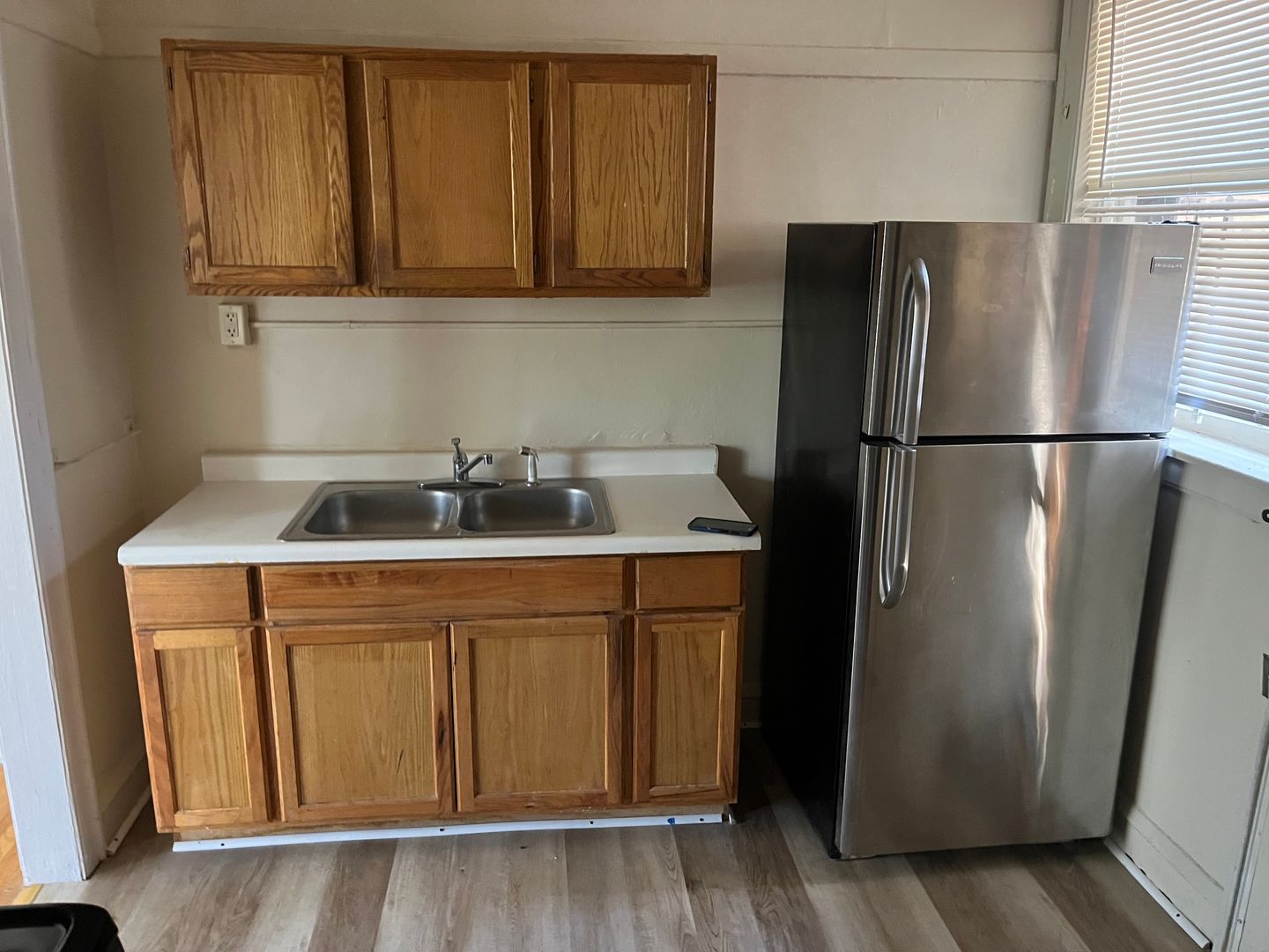 Chicago Apartment: 8104-06 S Vernon Ave / 415-21 E 81st St.