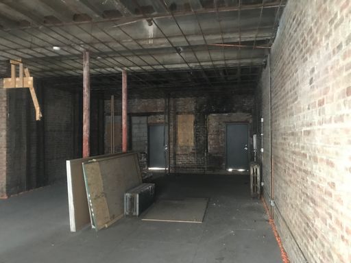 RETAIL STORE: Huge double store front available – photo 1