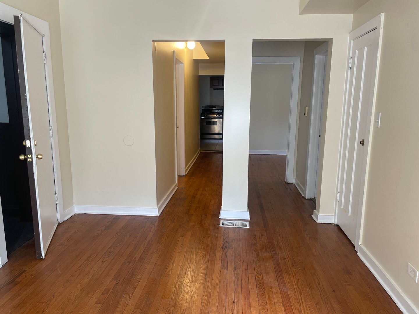 Chicago Apartment: 7955-59 S Emerald Ave. / 714-20 W 80th St.