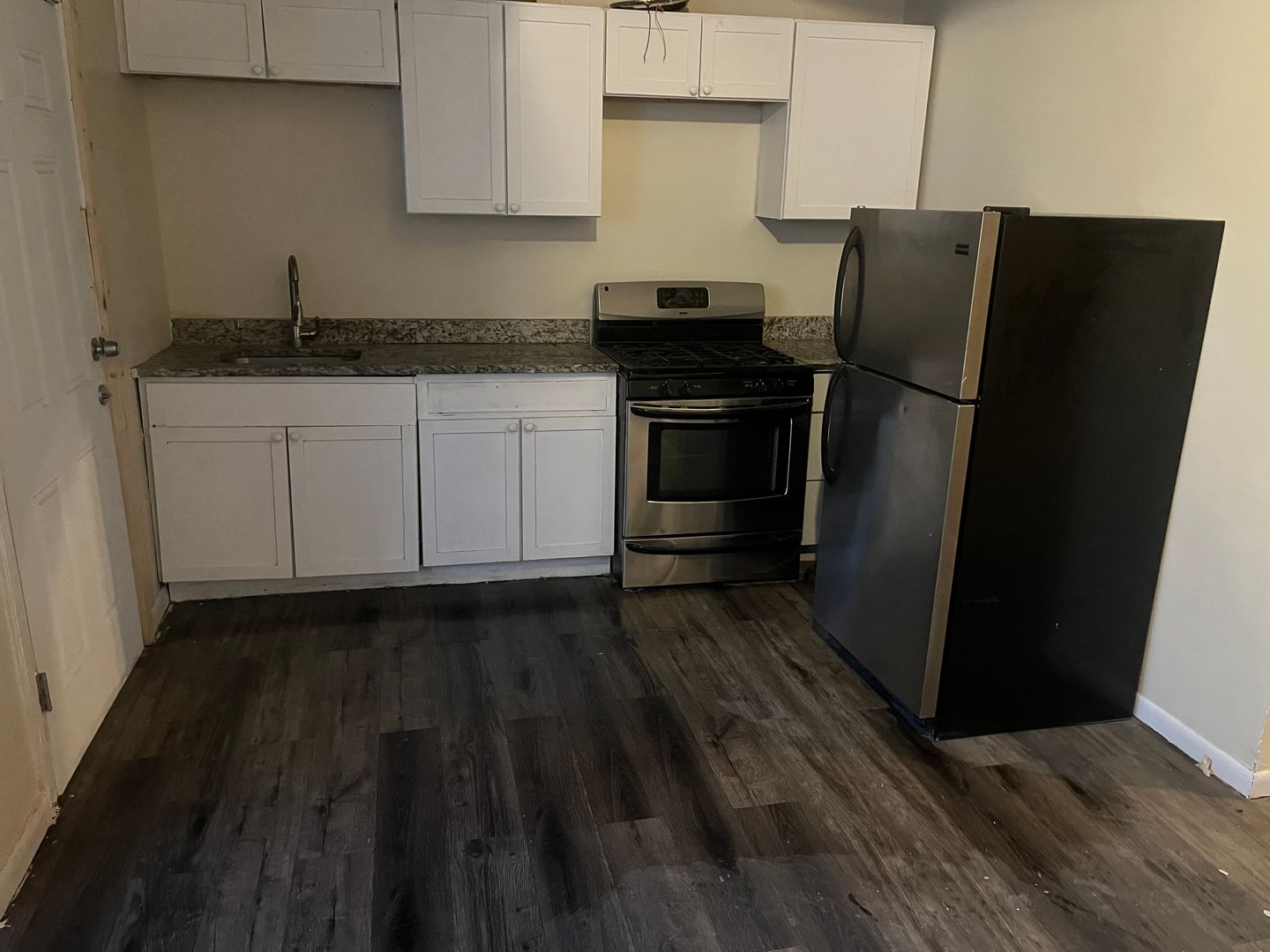 Chicago Apartment: 7027-7033 S Indiana Ave