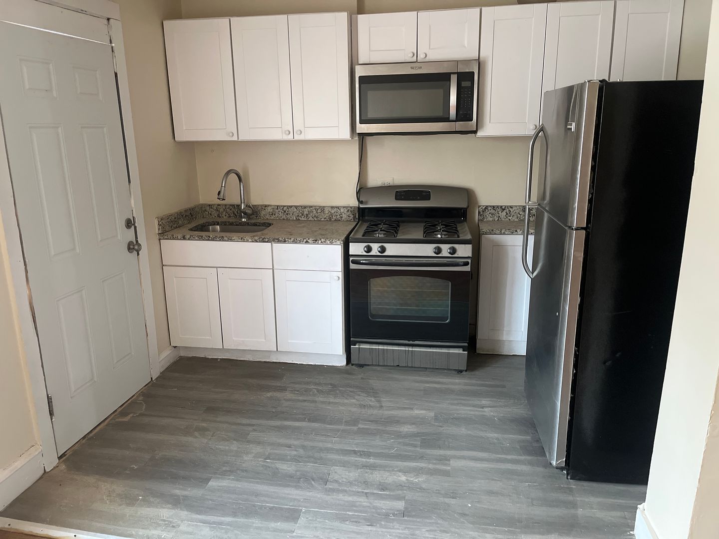 Chicago Apartment: 7027-7033 S Indiana Ave