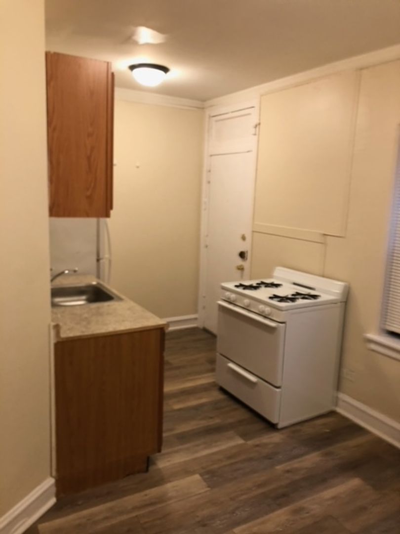 Chicago Apartment: 6801 - 6811 S Michigan Ave.